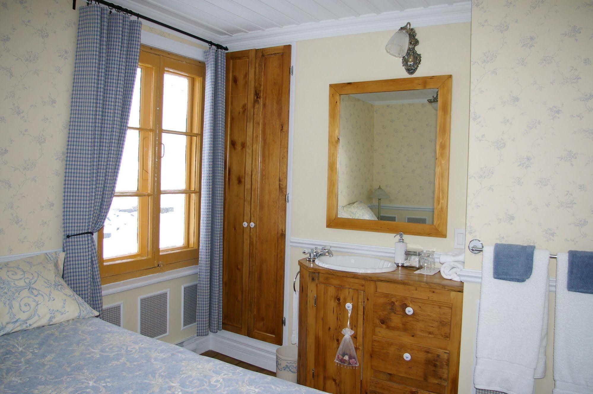Auberge Du Maitre Forgeron Beaupré Екстериор снимка