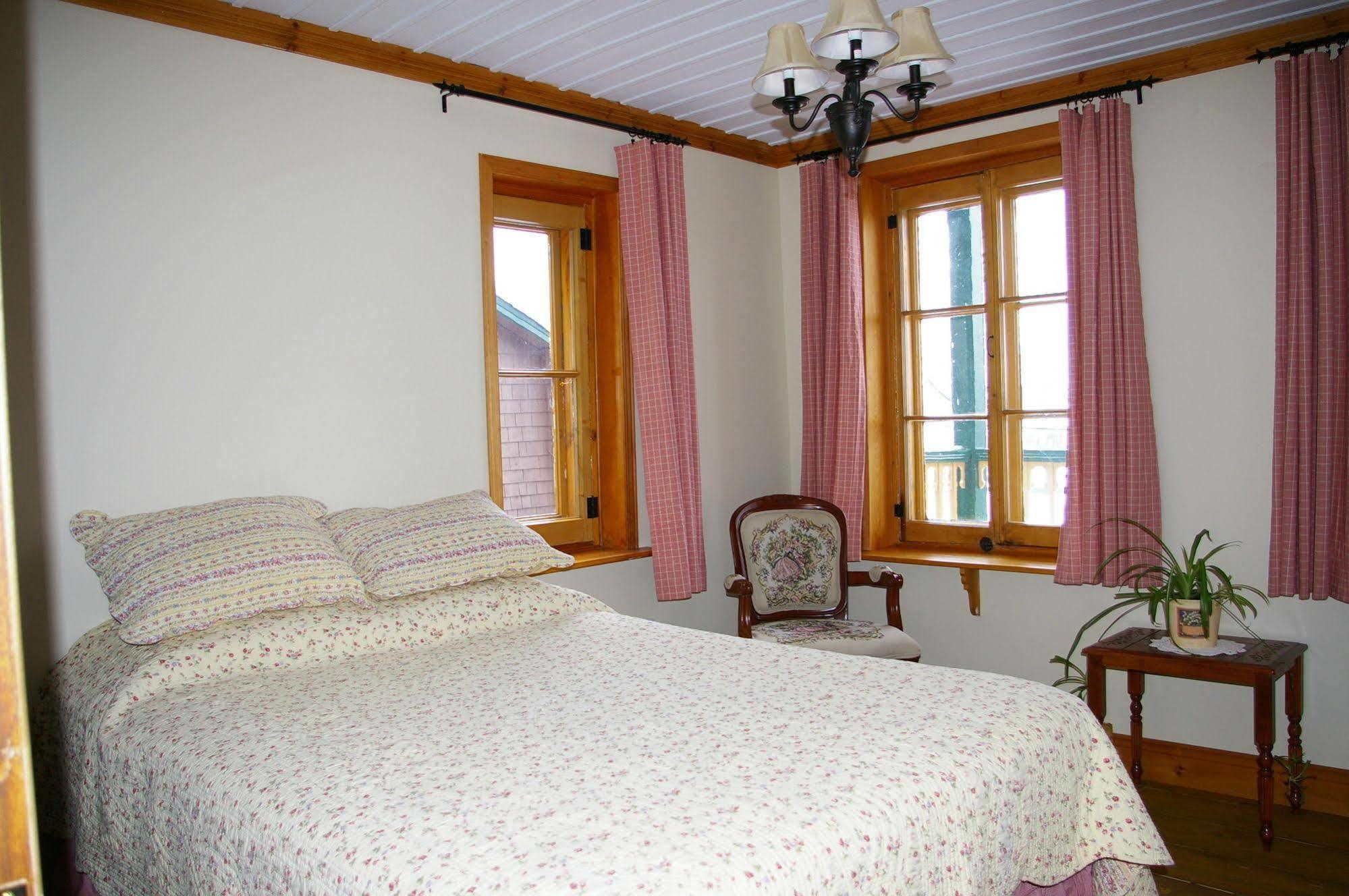 Auberge Du Maitre Forgeron Beaupré Екстериор снимка